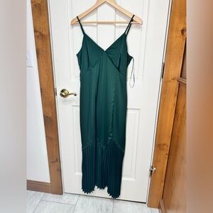 Adelyn Rae Tresora Emerald Pleated Midi Dress NWT Size M